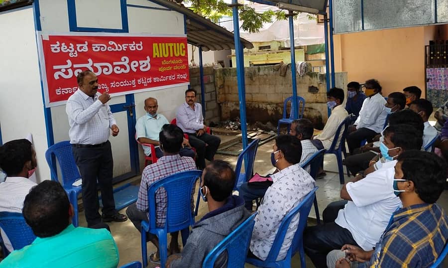 ಸಮಾವೇಶದಲ್ಲಿ ರಾಜ್ಯ ಸಂಯುಕ್ತ ಕಟ್ಟಡ ಕಾರ್ಮಿಕರ ಸಂಘ ಅಧ್ಯಕ್ಷ ಪಿ.ಎಸ್.ಷಣ್ಮುಗಂ ಮಾತನಾಡಿದರು.