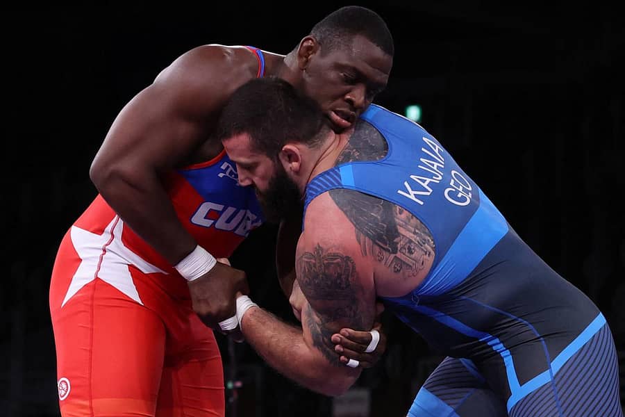 ಮಿಜಾಯಿನ್ ಲೊಪೆಜ್ (ಕೆಂಪು ಪೋಷಾಕು) ಮತ್ತು ಜಾರ್ಜಿಯಾದ ಇಯಾಕೊಬಿ ನಡುವಣ ಸೆಣಸಾಟ – ಎಎಫ್ಪಿ ಚಿತ್ರ