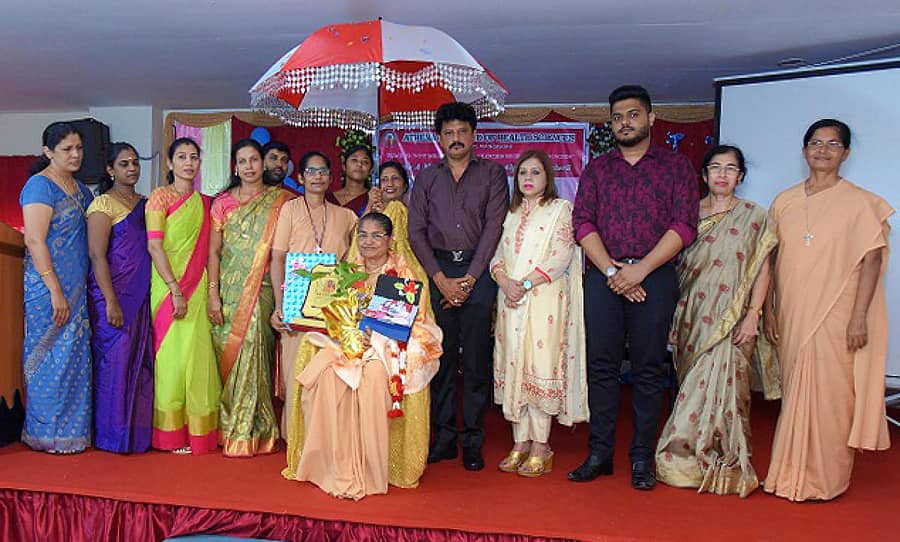ಮಂಗಳೂರಿನ ಅಥೆನಾ ನರ್ಸಿಂಗ್ ಕಾಲೇಜು ಮತ್ತು ಆರೋಗ್ಯ ವಿಜ್ಞಾನ ಸಂಸ್ಥೆಯ ನಿರ್ಗಮನ ಉಪ ಪ್ರಾಂಶುಪಾಲೆ ಸಿಸ್ಟರ್‌ ಡಾ. ಅಲ್ಫೊನ್ಸಾ ಅಂಚೆರಿಲ್ ಅವರಿಗೆ ಆಡಳಿತ ಮಂಡಳಿಯಿಂದ ಬೀಳ್ಕೊಡುಗೆ ನೀಡಲಾಯಿತು.