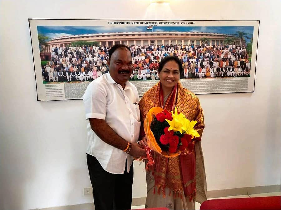 ಸಚಿವೆ ಶೋಭಾ ಕರಂದ್ಲಾಜೆ ಅವರನ್ನು ಬಿಜೆಪಿ ರಾಜ್ಯ ಕಾರ್ಯಕಾರಿಣಿ ಸದಸ್ಯ ಗುರ್ಮೆ ಸುರೇಶ್ ಶೆಟ್ಟಿ ಅಭಿನಂದಿಸಿದರು.