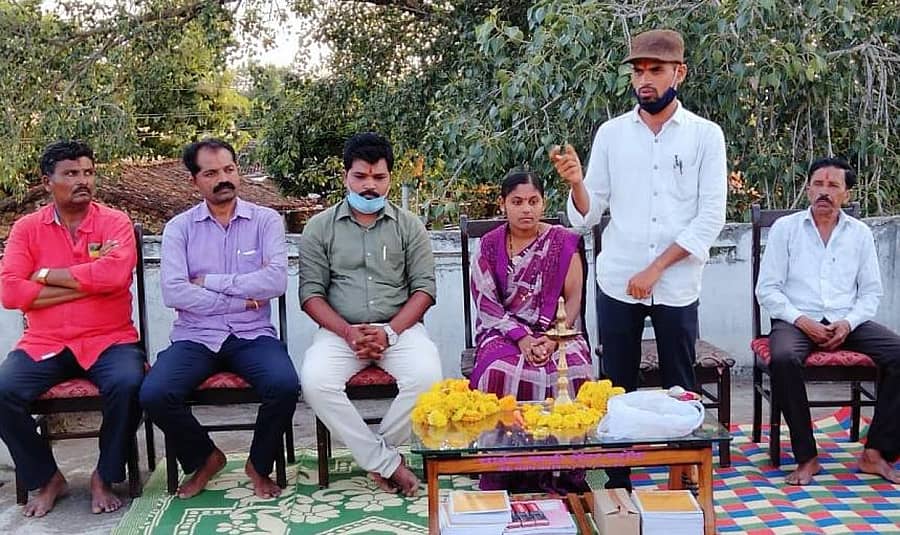 ಔರಾದ್ ತಾಲ್ಲೂಕಿನ ತುಳಜಾಪುರ ಗ್ರಾಮದಲ್ಲಿ ಮಂಗಳವಾರ ನಡೆದ ಚಿಣ್ಣರ ಪ್ರಗತಿ ಕೇಂದ್ರದ ಉದ್ಘಾಟನಾ ಕಾರ್ಯಕ್ರಮದಲ್ಲಿ ಸಾಮಾಜಿಕ ಕಾರ್ಯಕರ್ತ ರಿಯಾಜ್‍ಪಾಶಾ ಮಾತನಾಡಿದರು