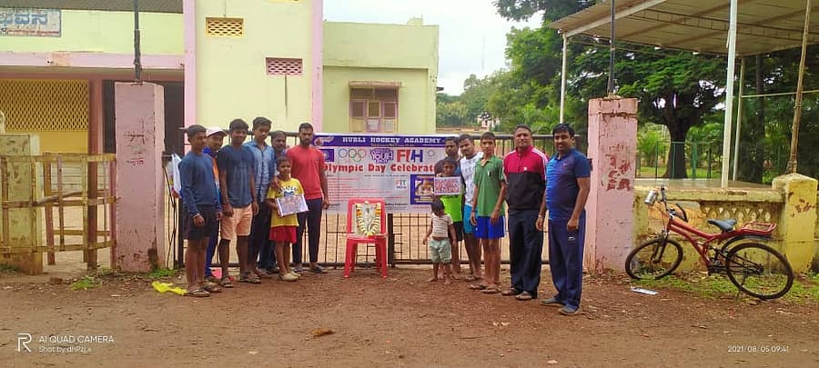 ಹುಬ್ಬಳ್ಳಿ ಹಾಕಿ ಅಕಾಡೆಮಿ ತಂಡದವರು ಹಾಗೂ ಅಭಿಮಾನಿಗಳು ವಿಜಯೋತ್ಸವ ಆಚರಿಸಿದರು.