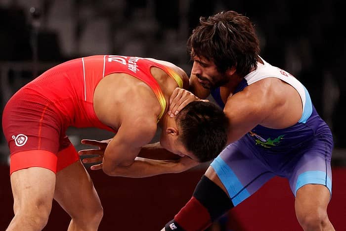 ಬಜರಂಗ್ ಪೂನಿಯಾ (ಬಲಭಾಗದಲ್ಲಿ)