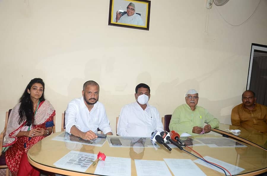 ರಾಜೀವ್ ಗಾಂಧಿ ಪಂಚಾಯತ್ ರಾಜ್ ಸಂಘಟನೆ ಅಧ್ಯಕ್ಷ ಸಿ.ನಾರಾಯಣ ಸ್ವಾಮಿ ಮಾತನಾಡಿದರು