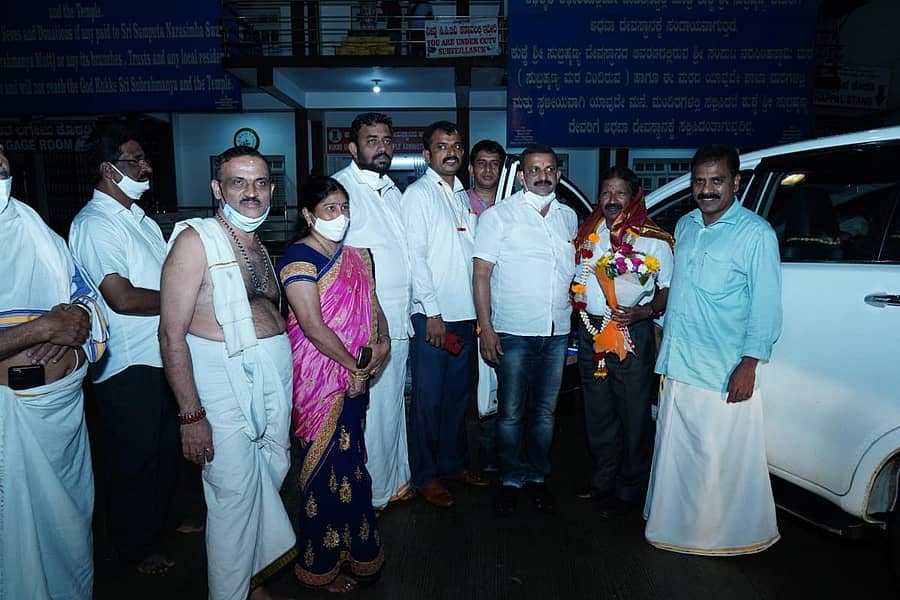 ಎರಡನೇ ಬಾರಿ ಸಚಿವರಾಗಿ ಪ್ರಮಾಣ ವಚನ ಸ್ವೀಕರಿಸಿದ ಬಳಿಕ ಪ್ರಪ್ರಥಮವಾಗಿ ಕುಕ್ಕೆ ಸುಬ್ರಹ್ಮಣ್ಯ ಕ್ಷೇತ್ರಕ್ಕೆ ಬಂದ ಸಚಿವ ಎಸ್.ಅಂಗಾರ ಅವರನ್ನು ಅದ್ಧೂರಿಯಾಗಿ ಸ್ವಾಗತಿಸಲಾಯಿತು.