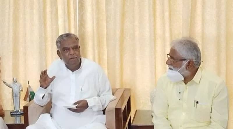 ವಿ.ಶ್ರೀನಿವಾಸಪ್ರಸಾದ್ ಮತ್ತು ಎನ್.ಮಹೇಶ್