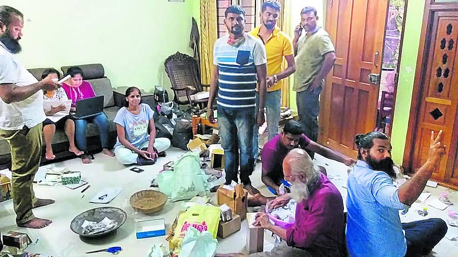 ಎನ್ಇಸಿಎಫ್ ಕಚೇರಿಯಲ್ಲಿ ಬೀಜ ಪ್ರತ್ಯೇಕಿಸುವ ಕಾರ್ಯದಲ್ಲಿ ತಂಡದ ಸದಸ್ಯರು