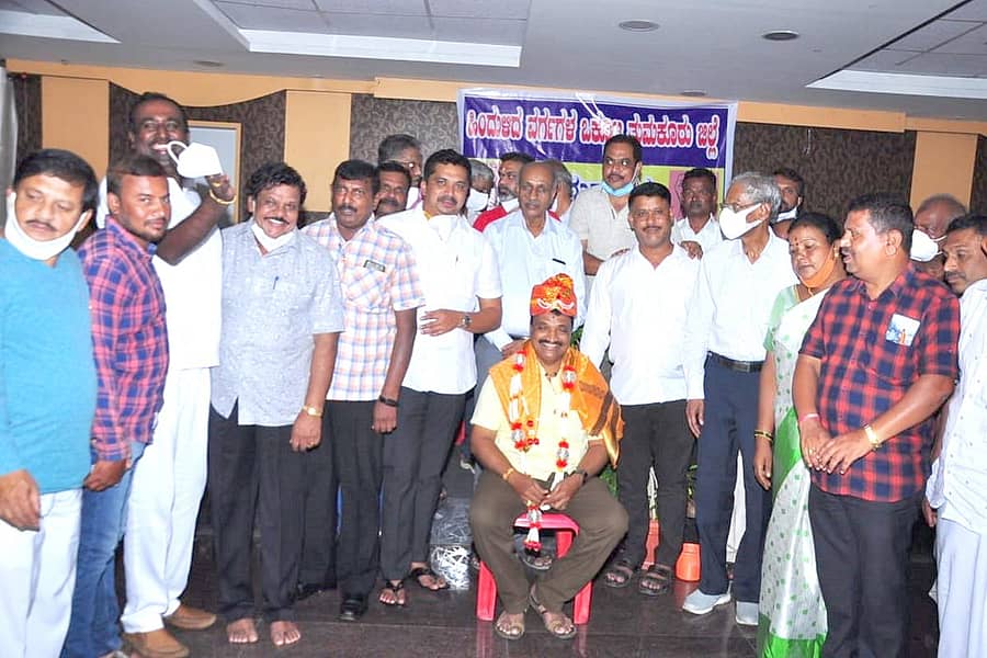 ತುಮಕೂರಿನಲ್ಲಿ ಹಿಂದುಳಿದ ವರ್ಗಗಳ ಒಕ್ಕೂಟದ ಸಭೆ ನಡೆಯಿತು. ಮುಖಂಡರಾದ ಧನಿಯಕುಮಾರ್, ಗೋಪಾಲ್, ಜಿ.ಎಂ.ಸಣ್ಣಮುದ್ದಯ್ಯ, ಆಡಿಟರ್ ಆಂಜನಪ್ಪ ಇತರರು ಉಪಸ್ಥಿತರಿದ್ದರು