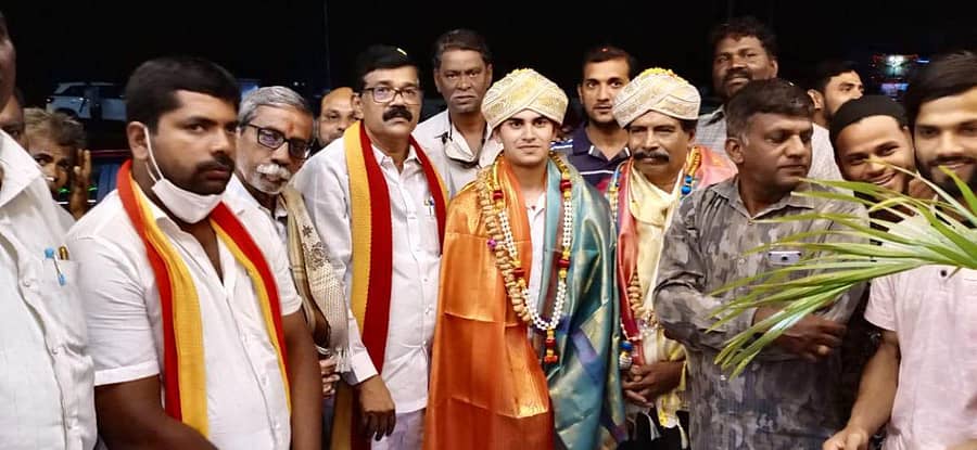 ಚನ್ನಪಟ್ಟಣದಲ್ಲಿ ನಡೆದ ಕಾರ್ಯಕ್ರಮದಲ್ಲಿ ಫುಟ್‌ಬಾಲ್ ಯುವ ಪ್ರತಿಭೆ ಸೈಯದ್ ಶಕೀಬ್ ಅವರನ್ನು ಅಭಿನಂದಿಲಾಯಿತು