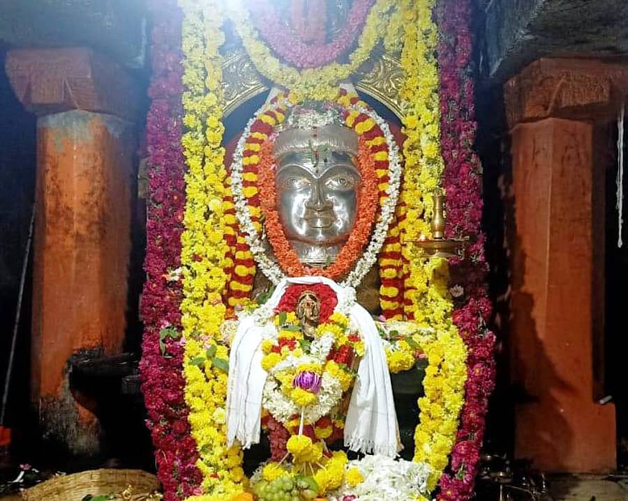 ಕೋಡಂಬಹಳ್ಳಿ ಮರಳೇಶ್ವರ ಸ್ವಾಮಿಗೆ ವಿಶೇಷ ಅಲಂಕಾರ ಮಾಡಲಾಗಿತ್ತು