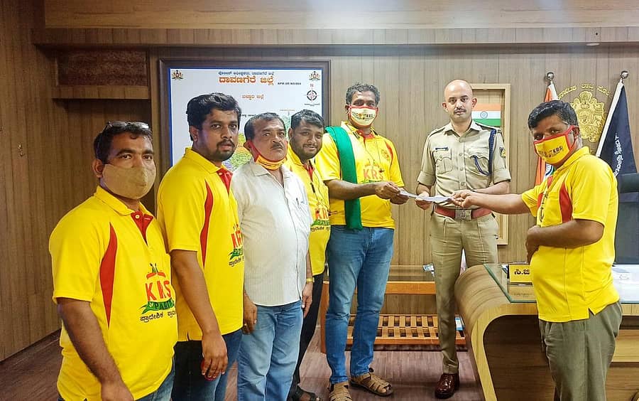 ದಾವಣಗೆರೆ ಜಿಲ್ಲಾ ಪೊಲೀಸ್ ವರಿಷ್ಠಾಧಿಕಾರಿ ಸಿ.ಬಿ. ರಿಷ್ಯಂತ್ ಅವರಿಗೆ ಕೆಆರ್ಎಸ್ ಪದಾಧಿಕಾರಿಗಳು ಮನವಿ ಸಲ್ಲಿಸಿದರು