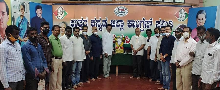 ಶಿರಸಿಯ ಕಾಂಗ್ರೆಸ್ ಜಿಲ್ಲಾ ಘಟಕದ ಕಚೇರಿಯಲ್ಲಿ ಕ್ವಿಟ್ ಇಂಡಿಯಾ ಚಳವಳಿ ದಿನ ಆಚರಿಸಲಾಯಿತು