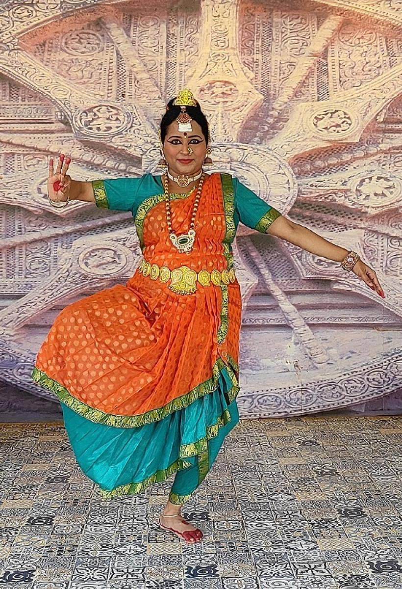 ಹೊಸದುರ್ಗ ತಾಲ್ಲೂಕಿನ ಸಾಣೇಹಳ್ಳಿ ತರಳಬಾಳು ಶಾಖಾ ಮಠದಿಂದ ನಡೆಯುತ್ತಿರುವ ಮತ್ತೆ ಕಲ್ಯಾಣ ಕಾರ್ಯಕ್ರಮದಲ್ಲಿ ಸೋಮವಾರ ಶಿವಮೊಗ್ಗದ ಸಹಚೇತನ ನಾಟ್ಯಾಲಯ ಕೇಂದ್ರದ ಕಲಾವಿದೆ ವಚನ ನೃತ್ಯ ಪ್ರದರ್ಶಿಸಿದರು