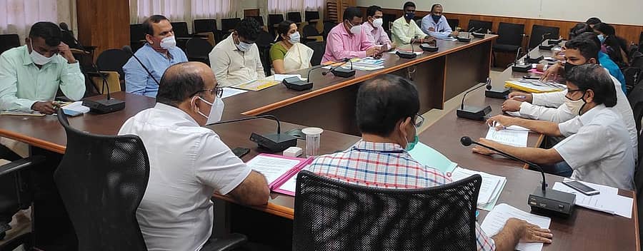 ಜಿಲ್ಲಾಧಿಕಾರಿ ಕಚೇರಿ ಸಭಾಂಗಣದಲ್ಲಿ ಮಂಗಳವಾರ ನೆಹರೂ ಯುವ ಕೇಂದ್ರದ ವಾರ್ಷಿಕ ಕ್ರಿಯಾ ಯೋಜನೆ ಅನುಷ್ಠಾನ ಕುರಿತ ಸಭೆ ನಡೆಯಿತು.