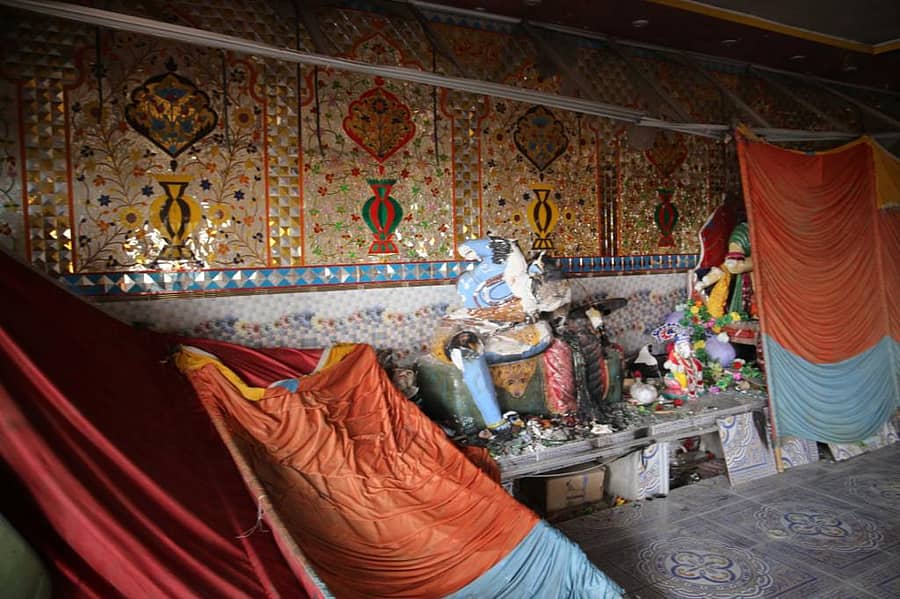 ದಾಳಿಯಿಂದ ಹಾನಿಗೊಳಗಾಗಿರುವ ದೇವಾಲಯದ ದೃಶ್ಯ