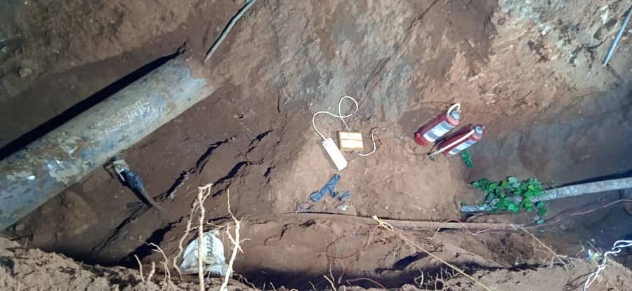 ಬಂಟ್ವಾಳ ತಾಲ್ಲೂಕಿನ ಸೋಣರ್ಾಡು ಸಮೀಪದ ಅರಳ ಗ್ರಾಮದ ಅಬರ್ಿ ಎಂಬಲ್ಲಿ ಹಾದು ಹೋಗಿರುವ ಪೈಪ್ ಲೈನ್ ನಿಂದ ಡಿಸೇಲ್ ಕಳವಿಗೆ ಅಳವಡಿಸಲಾದ ಗೇಟ್ ವಾಲ್ ಮತ್ತು ಪೈಪ್ ಈಚೆಗೆ ಪತ್ತೆಯಾಗಿತ್ತು.