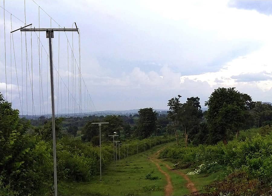 ಎಚ್.ಡಿ.ಕೋಟೆ ತಾಲ್ಲೂಕಿನ ಗುಂಡ್ರೆ ವನ್ಯಜೀವಿ ಅರಣ್ಯ ವ್ಯಾಪ್ತಿಯಲ್ಲಿ ಅಳವಡಿಸಿರುವ ಹ್ಯಾಂಗಿಂಗ್ ಸೋಲಾರ್‌ಫೆನ್ಸ್‌