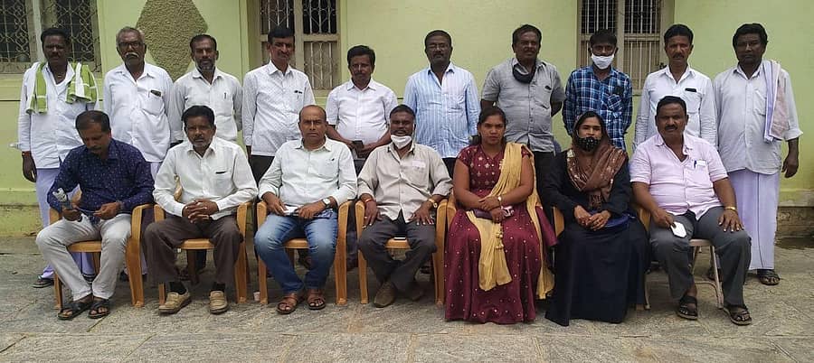 ಸಭೆಯಲ್ಲಿ ಭಾಗವಹಿಸಿದ್ದ ಕಾಂಗ್ರೆಸ್ ಮುಖಂಡರು