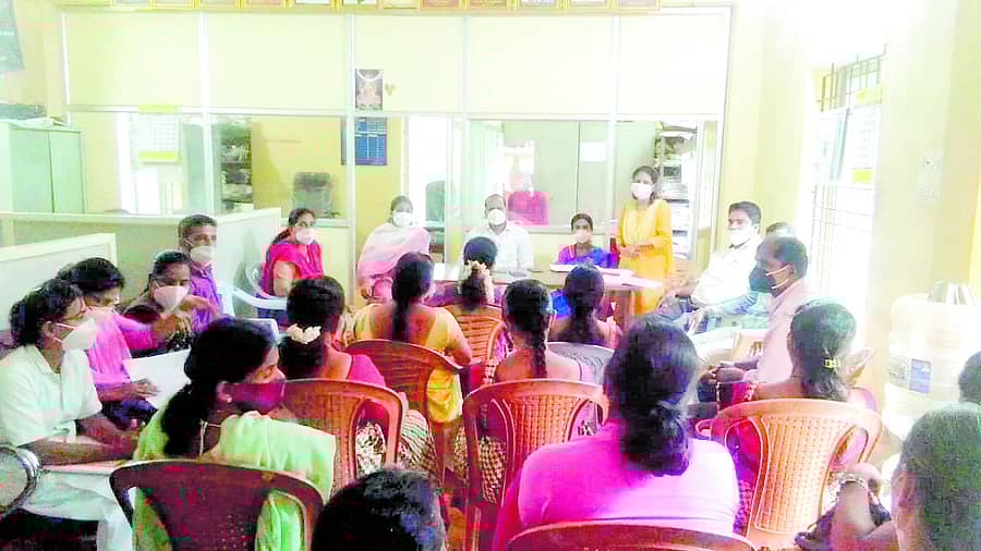 ನೆಲ್ಯಾಡಿ ಗ್ರಾಮ ಪಂಚಾಯಿತಿ ಅಧ್ಯಕ್ಷೆ ಚೇತನಾ ಅಧ್ಯಕ್ಷತೆಯಲ್ಲಿ ಕೋವಿಡ್ ಕಾರ್ಯಪಡೆ ಸಭೆ ನಡೆಯಿತು.