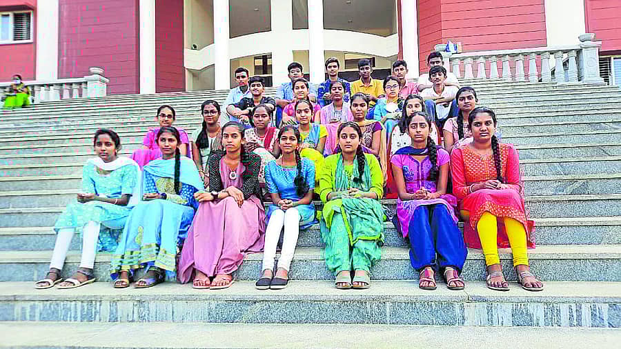 ಎಸ್ಸೆಸ್ಸೆಲ್ಸಿ ಪರೀಕ್ಷೆಯಲ್ಲಿ 625ಕ್ಕೆ 625 ಅಂಕ ಪಡೆದ ಜಿಲ್ಲೆಯ ವಿದ್ಯಾರ್ಥಿಗಳು