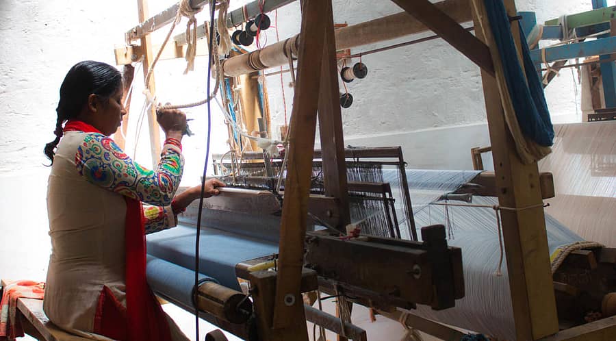 ಸಾಗರ ತಾಲ್ಲೂಕಿನ ಹೆಗ್ಗೋಡಿನ ಚರಕ ಸಂಸ್ಥೆಯ ಕೈಮಗ್ಗ ನೇಯ್ಗೆ ಘಟಕ