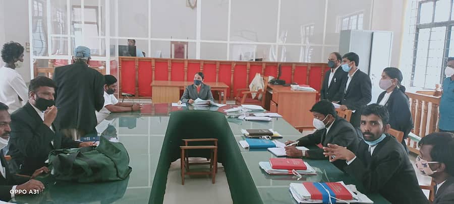 ಸುರಪುರದ ಜೆಎಂಎಫ್‍ಸಿ ಹಿರಿಯ ಶ್ರೇಣಿಯ ಸಿವಿಲ್ ನ್ಯಾಯಾಲಯದಲ್ಲಿ ಶನಿವಾರ ಲೋಕ ಅದಾಲತ್ ನಡೆಸಲಾಯಿತು