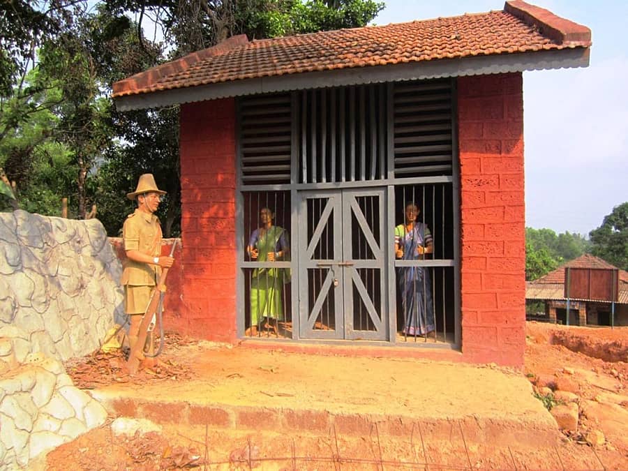 ಕಾರ್ಗಲ್ ಸಮೀಪದ ಮಾವಿನಗುಂಡಿಯಲ್ಲಿ ನಿರ್ಮಿಸಿರುವ ‘ಮಾವಿನಗುಂಡಿ ಮಹಿಳಾ ಸತ್ಯಾಗ್ರಹ’ ನೆನಪಿಸುವ ಸ್ಮಾರಕ