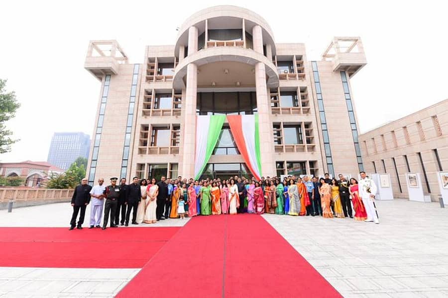 ಚೀನಾದಲ್ಲಿರುವ ಭಾರತೀಯ ರಾಯಭಾರಿ ಕಚೇರಿಯಲ್ಲಿ ನಡೆದ 75ನೇ ಸ್ವಾತಂತ್ರ್ಯ ದಿನಾಚರಣೆಯಲ್ಲಿ ಭಾರತ ಮೂಲದ ಹಲವಾರು ಮಂದಿ ಭಾಗವಹಿಸಿದರು -ಟ್ವಿಟರ್ ಚಿತ್ರ