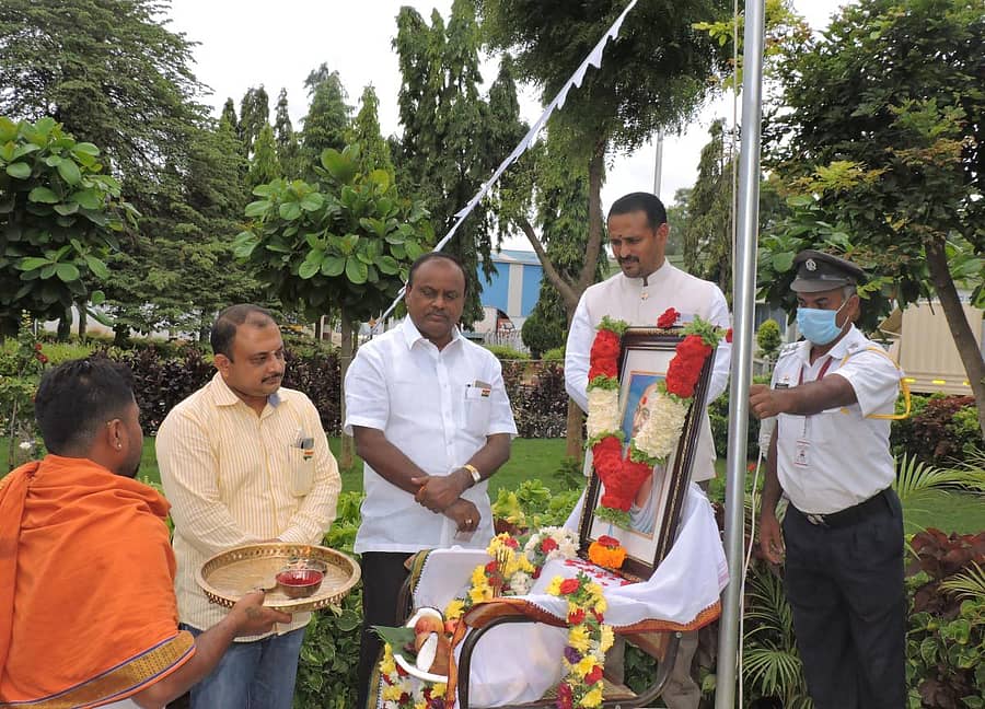 ಕೋಲಾರದ ಕೋಚಿಮುಲ್‌ ಆವರಣದಲ್ಲಿ ಭಾನುವಾರ ಸ್ವಾತಂತ್ರ್ಯೋತ್ಸವ ಆಚರಿಸಲಾಯಿತು