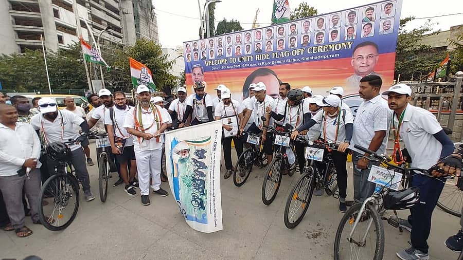 'ಏಕತಾ ಸೈಕಲ್‌ ಜಾಥಾ'ಕ್ಕೆ ಕೆಪಿಸಿಸಿ ಅಧ್ಯಕ್ಷ ಡಿ.ಕೆ.ಶಿವಕುಮಾರ್ ಚಾಲನೆ ನೀಡಿದರು