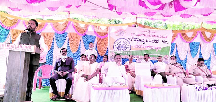 ಹುಮನಾಬಾದ್ ಪಟ್ಟಣದ ತಹಸೀಲ್ ಕಚೇರಿಯಲ್ಲಿ ನಡೆದ ಸ್ವಾತಂತ್ರ್ಯೋತ್ಸವ ಕಾರ್ಯಕ್ರಮದಲ್ಲಿ ಶಾಸಕ ರಾಜಶೇಖರ ಪಾಟೀಲ ಮಾತನಾಡಿದರು