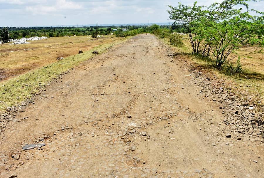 ಚಿಂಚೋಳಿ ತಾಲ್ಲೂಕು ಅಣವಾರ ಗ್ರಾಮದ ಸಂಪರ್ಕ ರಸ್ತೆ ಸಂಪೂರ್ಣ ಹಾಳಾಗಿದ್ದು ಕಾಯಕಲ್ಪಕ್ಕಾಗಿ ಕಾಯುತ್ತಿದೆ