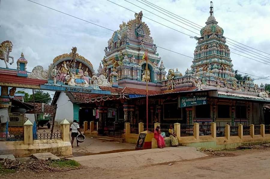 ನ್ಯಾಮತಿ ತಾಲ್ಲೂಕು ಮಲ್ಲಿಗೇನಹಳ್ಳಿ ಗ್ರಾಮದಲ್ಲಿರುವ ಬಸವೇಶ್ವರ ದೇವಸ್ಥಾನ