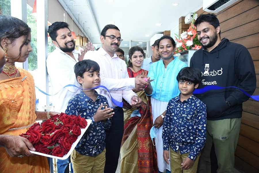 ವಸಂತಪುರ ರಸ್ತೆಯಲ್ಲಿ ‘ಸ್ಪೈಸಿ ಭೋಜನಂ’ ಶಾಖೆಯನ್ನು ಸ್ವಪ್ನಾ ಅರುಣ್ ಉದ್ಘಾಟಿಸಿದರು.