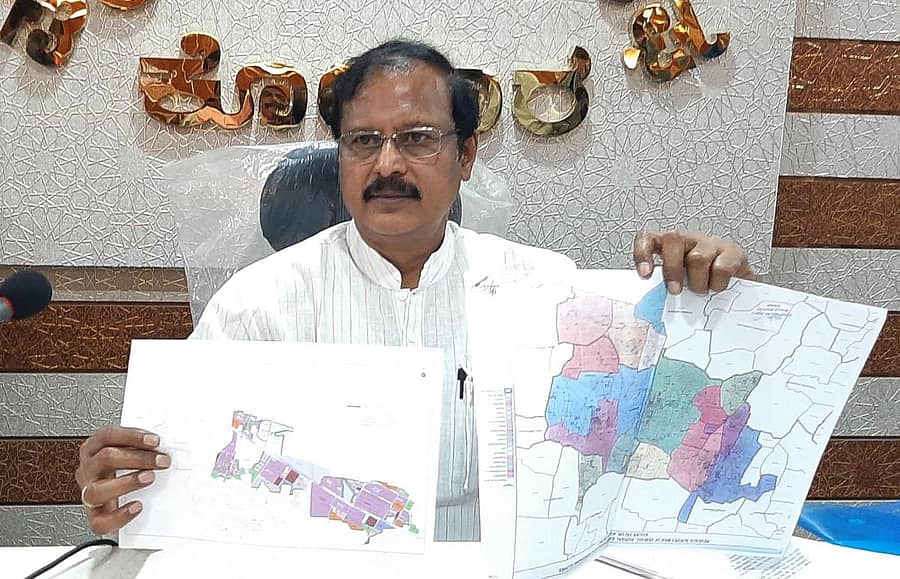 ವಿಧಾನ ಪರಿಷತ್ ಮಾಜಿ ಸಭಾಪತಿ ವಿ.ಆರ್.ಸುದರ್ಶನ್ ಕೋಲಾರದಲ್ಲಿ ಮಂಗಳವಾರ ಪತ್ರಿಕಾಗೋಷ್ಠಿಯಲ್ಲಿ ಮಾತನಾಡಿದರು