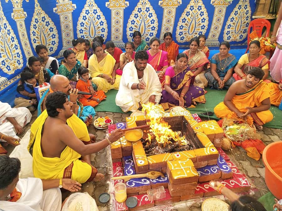 ಕೊಪ್ಪಳ ತಾಲ್ಲೂಕಿನ ಮುನಿರಾಬಾದ್‌ನ ತುಂಗಭದ್ರಾ ಜಲಾಶಯದಲ್ಲಿ ಮಂಗಳವಾರ ಶಾಸಕ ಬಸವರಾಜ ದಢೇಸೂಗೂರು ದಂಪತಿ ವರುಣ ಹಾಗೂ ಚಂಡಿಕಾ ಹೋಮ ನಡೆಸಿದರು