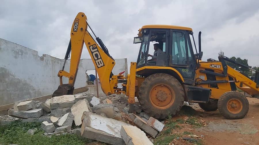 ಅಮೃತಹಳ್ಳಿ ಕೆರೆಯ ಒತ್ತುವರಿಯನ್ನು ಮಂಗಳವಾರ ತೆರವುಗೊಳಿಸಲಾಯಿತು