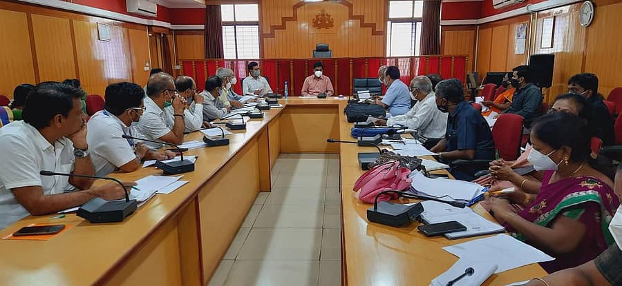 ಗದಗ ಜಿಲ್ಲಾಡಳಿತ ಭವನದಲ್ಲಿ ನಡೆದ ಸಭೆಯಲ್ಲಿ ಜಿಲ್ಲಾಧಿಕಾರಿ ಎಂ.ಸುಂದರೇಶ್ ಬಾಬು ಮಾತನಾಡಿದರು