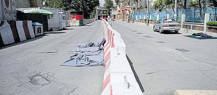 ತಾಲಿಬಾನಿಗಳು ಕಾಬೂಲ್ ಅನ್ನು ವಶಪಡಿಸಿಕೊಂಡ ನಂತರ ಅಲ್ಲಿನ ರಸ್ತೆಗಳು ವಾಹನ ಸಂಚಾರವಿಲ್ಲದೆ ಬಿಕೊ ಎನ್ನುತ್ತಿವೆ.