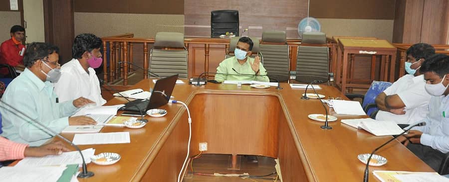 ಕೊಪ್ಪಳದ ಜಿಲ್ಲಾಧಿಕಾರಿ ಕಚೇರಿ ಸಭಾಂಗಣದಲ್ಲಿ ನಡೆದ ಪೂರ್ವಭಾವಿ ಸಭೆಯಲ್ಲಿ ಜಿಲ್ಲಾಧಿಕಾರಿ ವಿಕಾಸ್‌ ಕಿಶೋರ್‌ ಮಾತನಾಡಿದರು