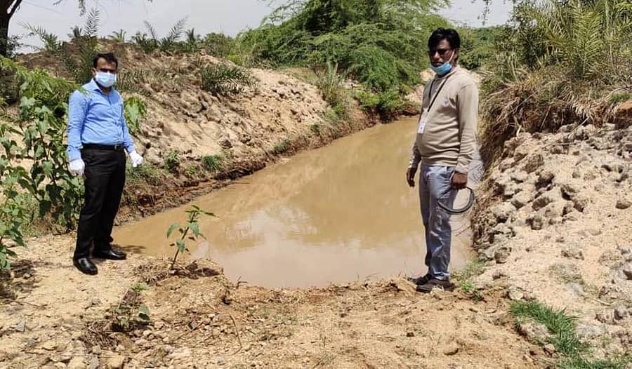 ಕುಕನೂರು ತಾಲ್ಲೂಕಿನ ಗಾವರಾಳ ಗ್ರಾಮದ ನಾಲಾ ಕಾಮಗಾರಿಯನ್ನು ತಾಲ್ಲೂಕು ಪಂಚಾಯಿತಿ ಕಾರ್ಯನಿರ್ವಾಹಕ ಅಧಿಕಾರಿ ಸೋಮಶೇಖರ ಬಿರಾದಾರ ಪರಿಶೀಲಿಸಿದರು
