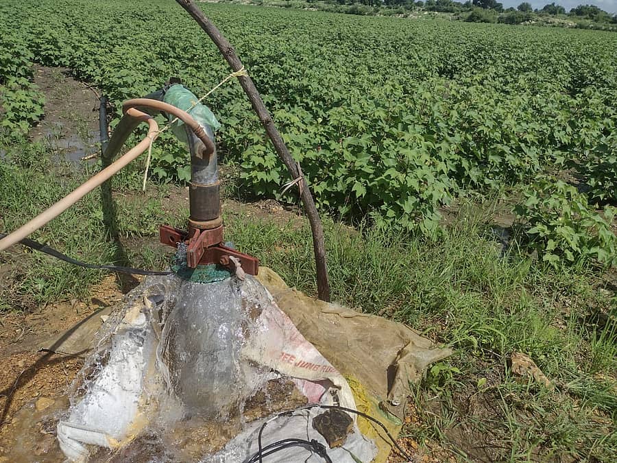 ಚಿಮ್ಮುತ್ತಿರುವ ಅಂತರ್ಜಲ