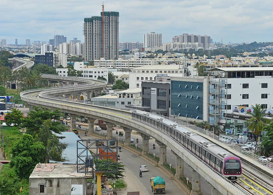 ‘ಮೆಟ್ರೊ’ ನೋಟ....ಮೈಸೂರು ರಸ್ತೆ–ಕೆಂಗೇರಿ ವಿಸ್ತರಿತ ಮಾರ್ಗವು ಭಾನುವಾರ ಉದ್ಘಾಟನೆಗೊಳ್ಳಲಿದ್ದು, ಬೆಂಗಳೂರು ವಿಶ್ವವಿದ್ಯಾಲಯ ಮೆಟ್ರೊ ನಿಲ್ದಾಣದ ಬಳಿ ಶನಿವಾರ ಕಂಡ ನೋಟ -ಪ್ರಜಾವಾಣಿ ಚಿತ್ರ/ ರಂಜು ಪಿ