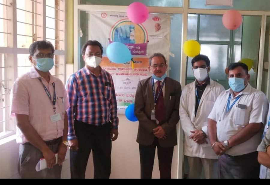 ಹೊಸಕೋಟೆಯ ಸಾರ್ವಜನಿಕ ಆಸ್ಪತ್ರೆಯಲ್ಲಿ ನಡೆದ ಲಸಿಕೆ ಅಭಿಯಾನವನ್ನು ಆರೋಗ್ಯ ಮತ್ತು ಕುಟುಂಬ ಕಲ್ಯಾಣ ಇಲಾಖೆಯ ಜಂಟಿ ನಿರ್ದೇಶಕ ಡಾ.ಶ್ರೀನಿವಾಸ್ ಉದ್ಘಾಟಿಸಿದರು