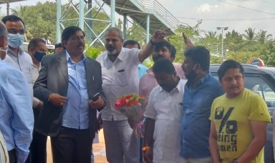 ಆನೇಕಲ್ ತಾಲ್ಲೂಕಿನ ಬೊಮ್ಮಸಂದ್ರ ಕೈಗಾರಿಕಾ ಪ್ರದೇಶಕ್ಕೆ ಬೃಹತ್ ಕೈಗಾರಿಕಾ ಸಚಿವ ಮುರುಗೇಶ್ ನಿರಾಣಿ ಭೇಟಿ ನೀಡಿ ಪರಿಶೀಲಿಸಿದರು