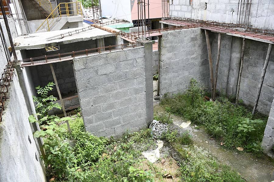 ಶಿವಮೊಗ್ಗ ಸುಭಾಷ್‌ ನಗರದಲ್ಲಿ ಅಪೂರ್ಣಗೊಂಡ ಮನೆಗಳು. ಚಿತ್ರಗಳು: ಶಿವಮೊಗ್ಗ ನಾಗರಾಜ್.