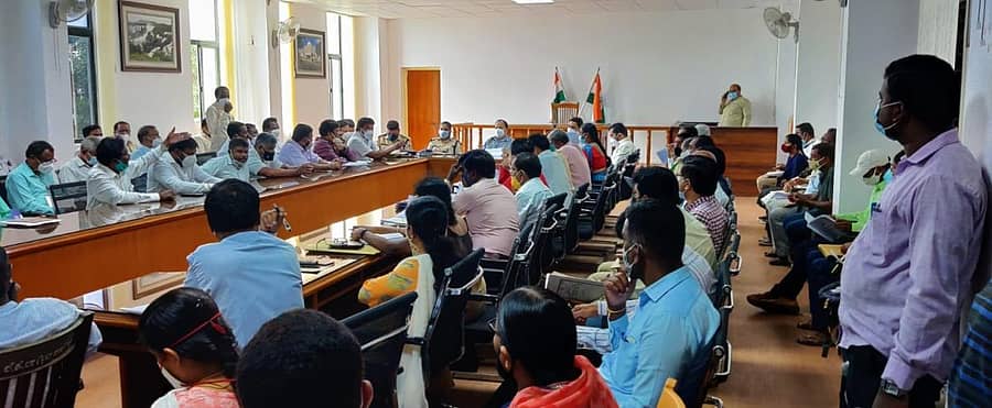 ಜಿಲ್ಲಾಧಿಕಾರಿ ಡಾ.ಎಂ.ಆರ್.ರವಿ ನೇತೃತ್ವದಲ್ಲಿ ಪರಿಶಿಷ್ಟ ಜಾತಿ ಕುಂದು ಕೊರತೆ ಸಮಿತಿ ಸಭೆ ನಡೆಯಿತು