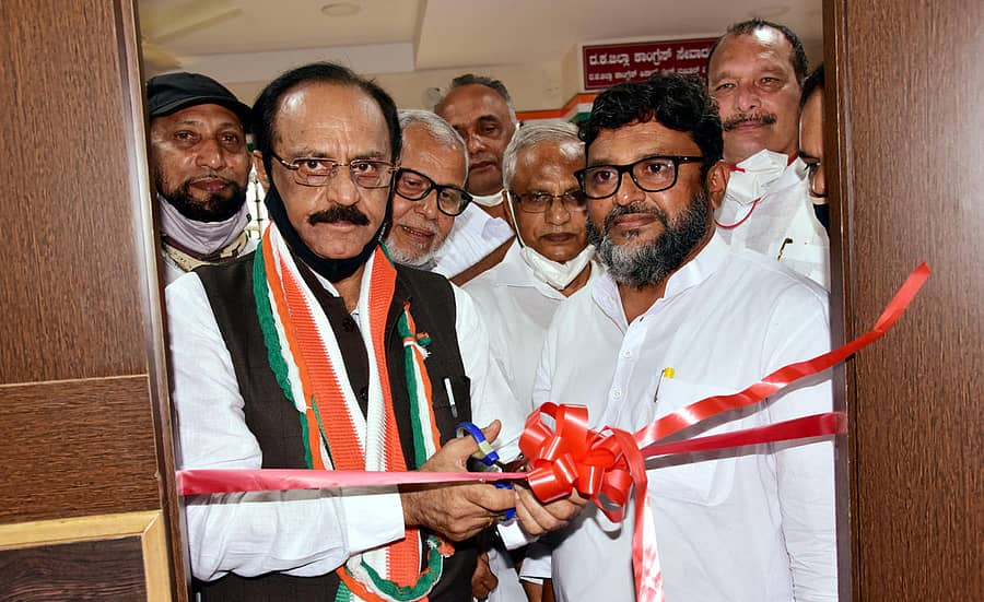 ಕಾಂಗ್ರೆಸ್ ಅಲ್ಪಸಂಖ್ಯಾತ ಘಟಕದ ಕಚೇರಿಯನ್ನು ಸೈಯದ್ ಅಹ್ಮದ್ ಉದ್ಟಾಟಿಸಿದರು.