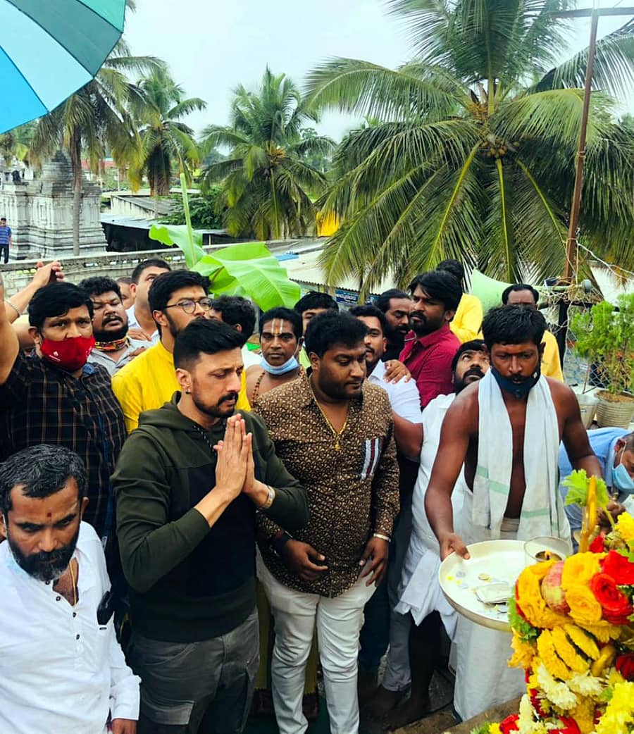 ಗೌಡಗೆರೆ ಗ್ರಾಮದ ಚಾಮುಂಡೇಶ್ವರಿ ದೇವಿಗೆ ನಟ ಸುದೀಪ್ ಪೂಜೆ ಸಲ್ಲಿಸಿದರು