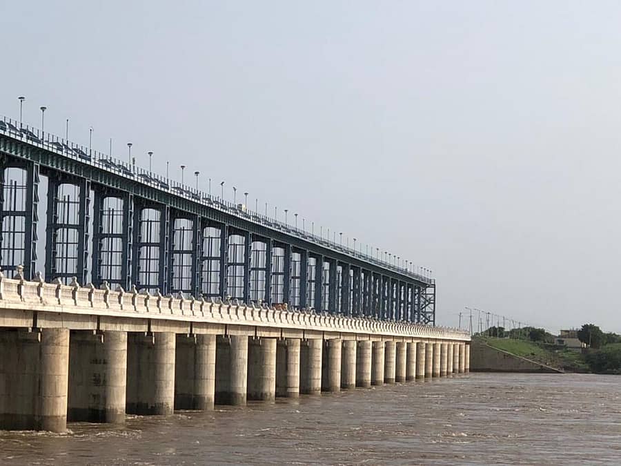 ಅಫಜಲಪುರ ತಾಲ್ಲೂಕಿನ ಸೊನ್ನ ಭೀಮಾ ಬ್ಯಾರೇಜ್ಗೆ ಮಹಾರಾಷ್ಟ್ರದ ಸೀನಾ ನದಿಯಿಂದ ಹೆಚ್ಚುವರಿ ನೀರು ಬಂದಿದೆ